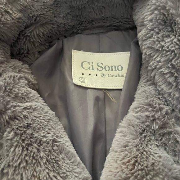 Fuzzy Tri-color coat 🍬 - Picture 2 of 3